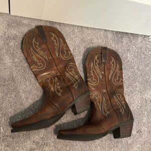 Brown Ariat Women’s cowboy boots